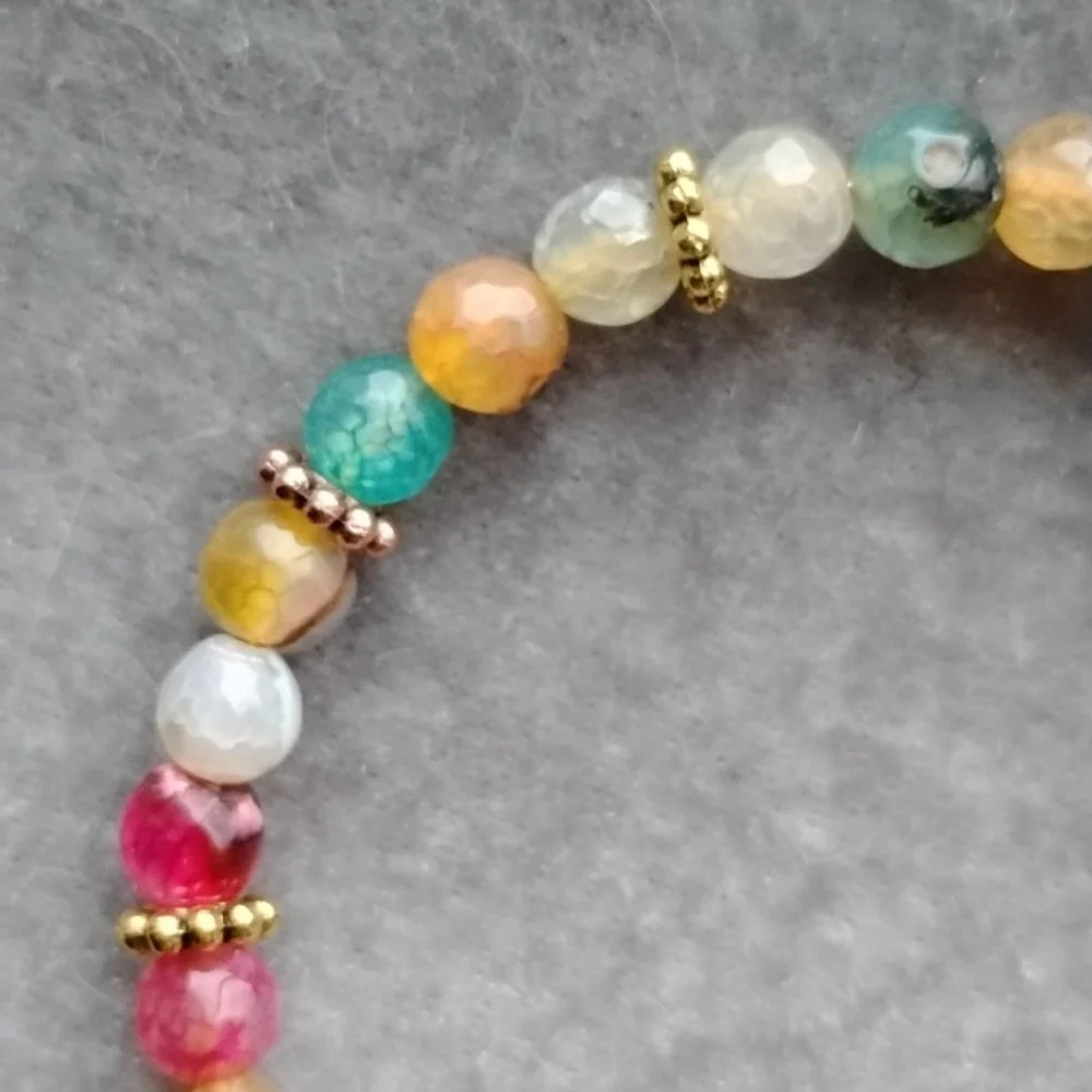 Hand Crafted Multicolor Agate Beaded Memory Wire Bracelet With Cat Charm Accent - Picture 5 of 6